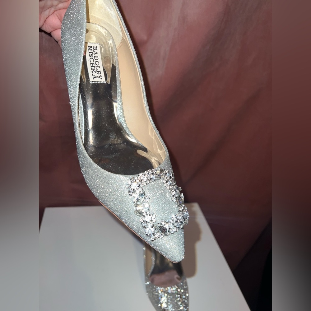 $235 Badgley Mischka Carrie Crystal Embellished Kitten Heel Pumps Silver US 9M